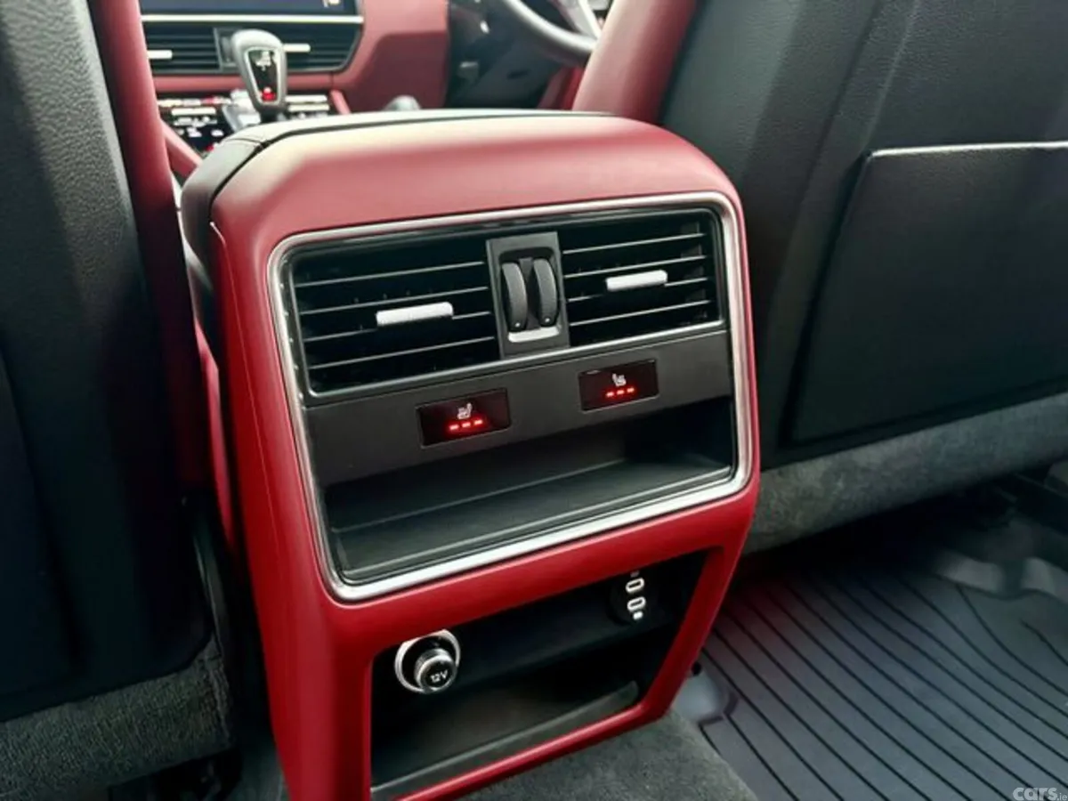 Porsche Cayenne Estate, Petrol Plug-in Hybrid, 2023, Black