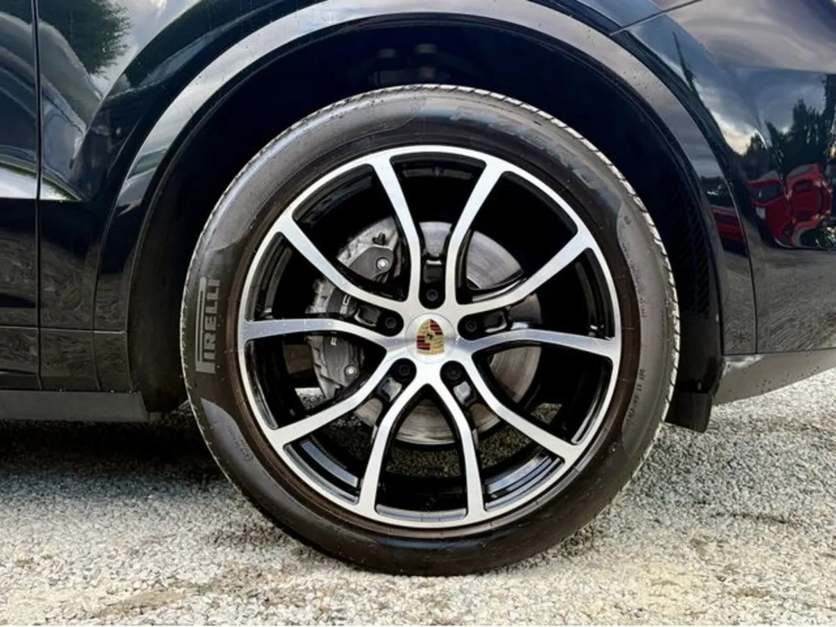 Porsche Cayenne Estate, Petrol Plug-in Hybrid, 2023, Black