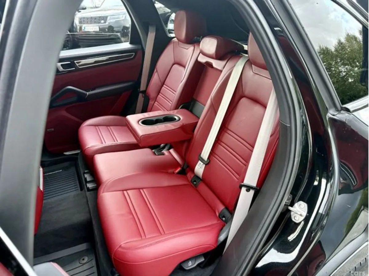 Porsche Cayenne Estate, Petrol Plug-in Hybrid, 2023, Black