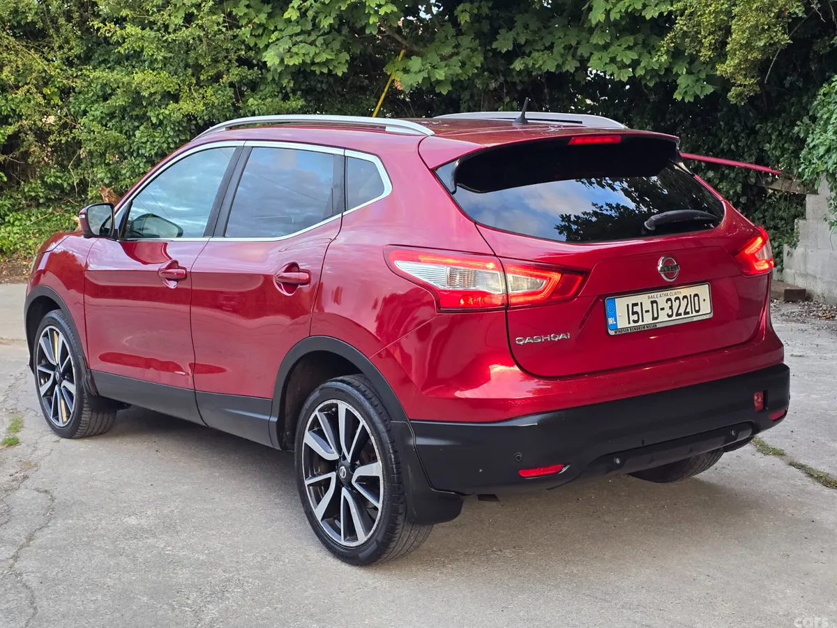 Nissan Qashqai Hatchback, Diesel, 2015, Red