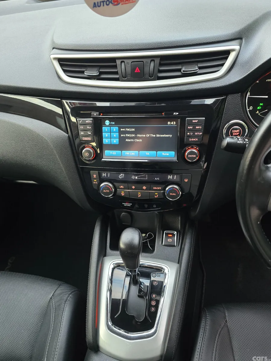 Nissan Qashqai Hatchback, Diesel, 2015, Red