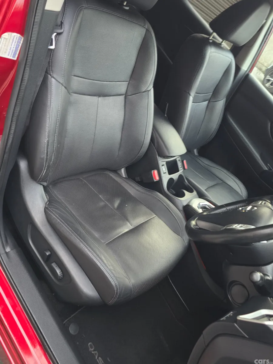 Nissan Qashqai Hatchback, Diesel, 2015, Red