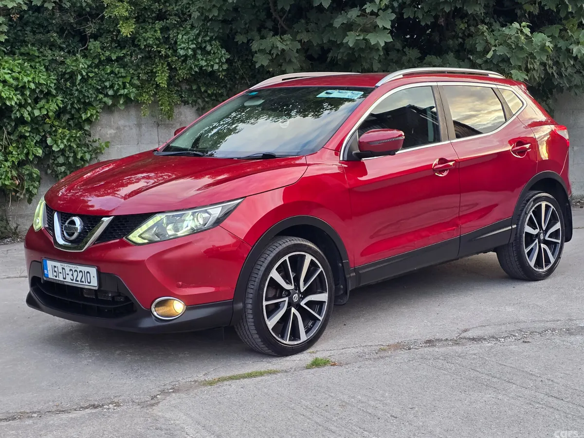Nissan Qashqai Hatchback, Diesel, 2015, Red