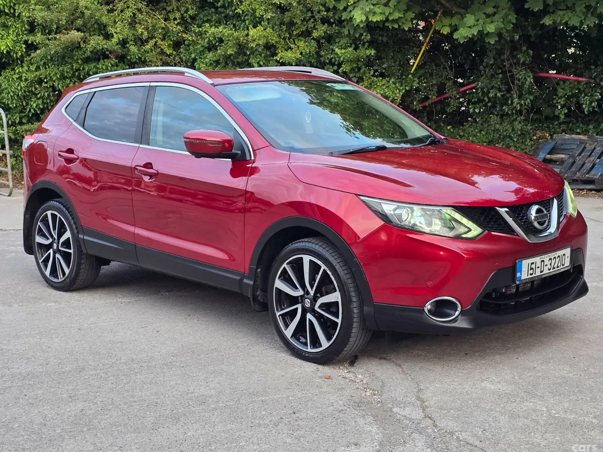 Nissan Qashqai Hatchback, Diesel, 2015, Red