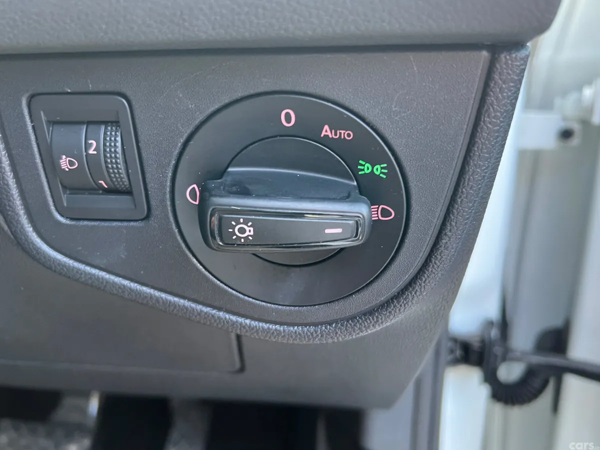 Volkswagen Polo Hatchback, Petrol, 2018, White