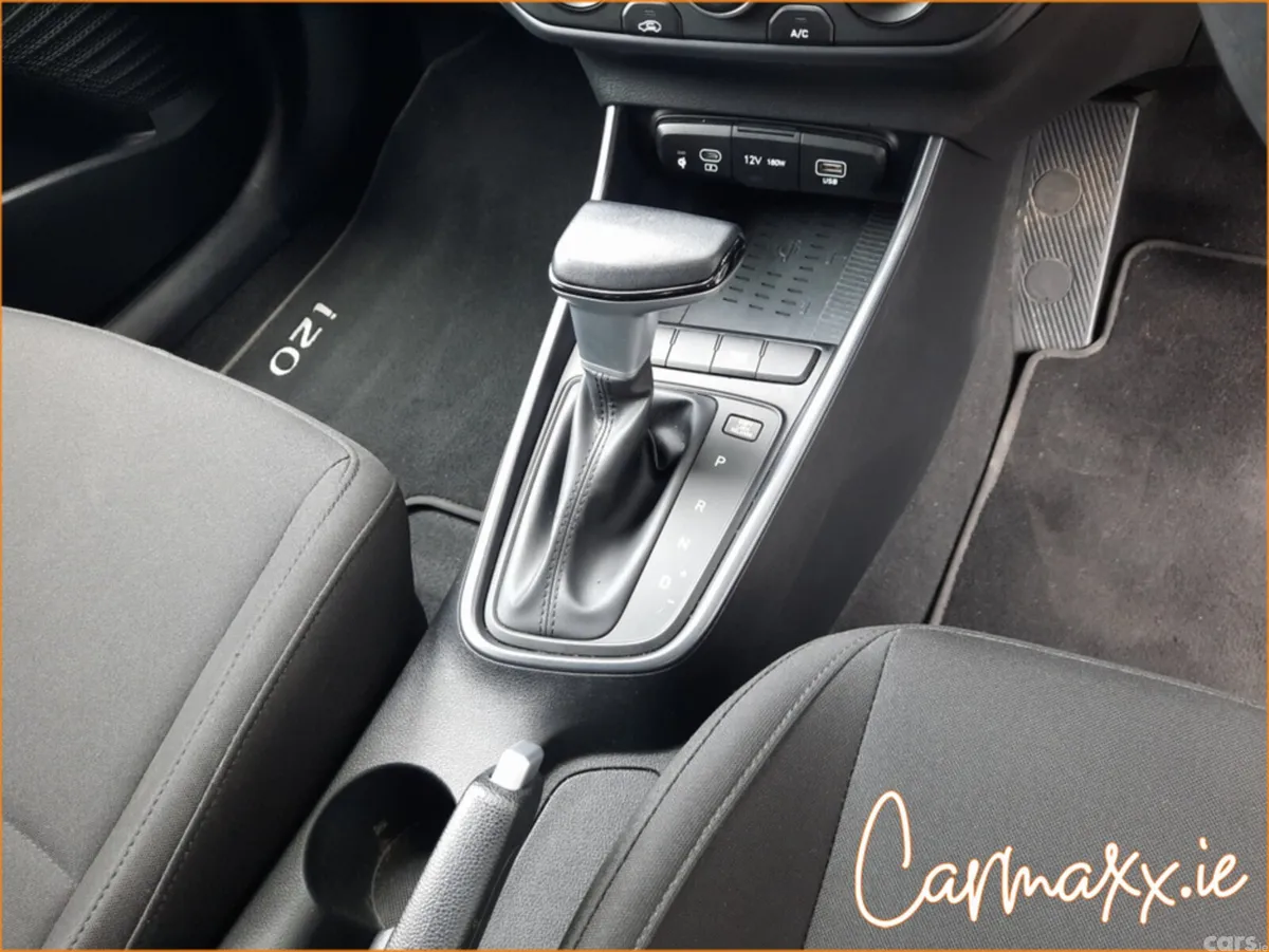 Hyundai i20 Hatchback, Petrol, 2024, Grey