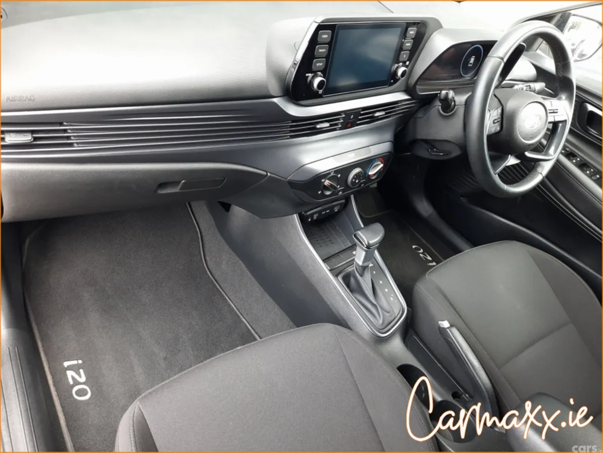 Hyundai i20 Hatchback, Petrol, 2024, Grey