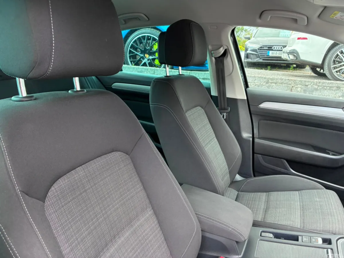 Volkswagen Passat Saloon, Diesel, 2022, Grey