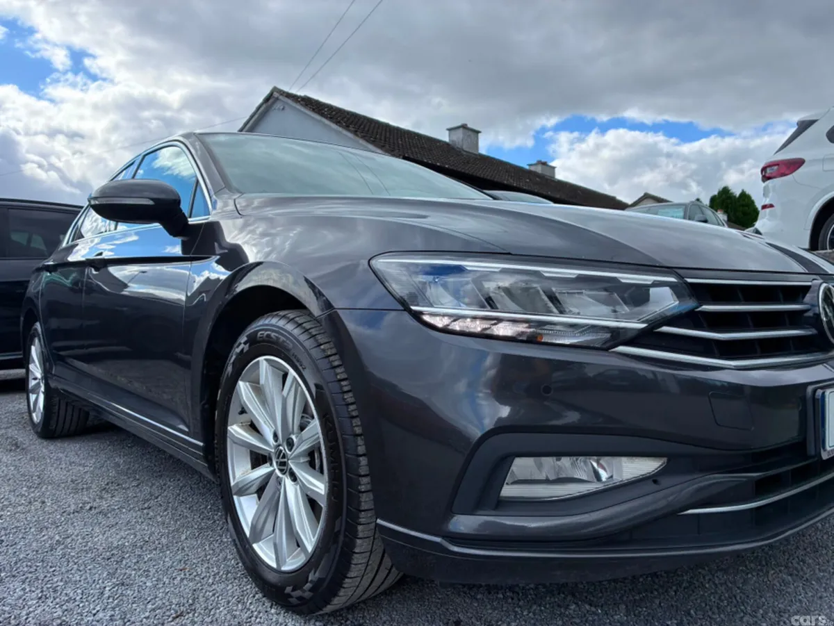 Volkswagen Passat Saloon, Diesel, 2022, Grey