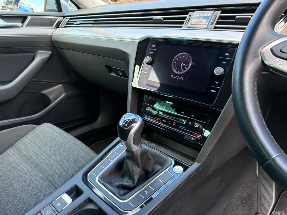 Volkswagen Passat Saloon, Diesel, 2022, Grey