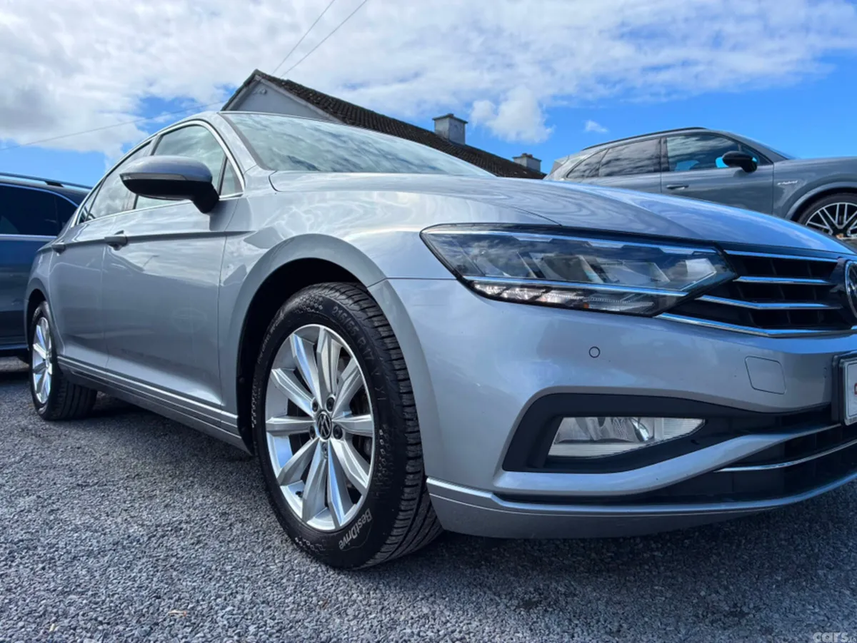 Volkswagen Passat Saloon, Diesel, 2022, Grey