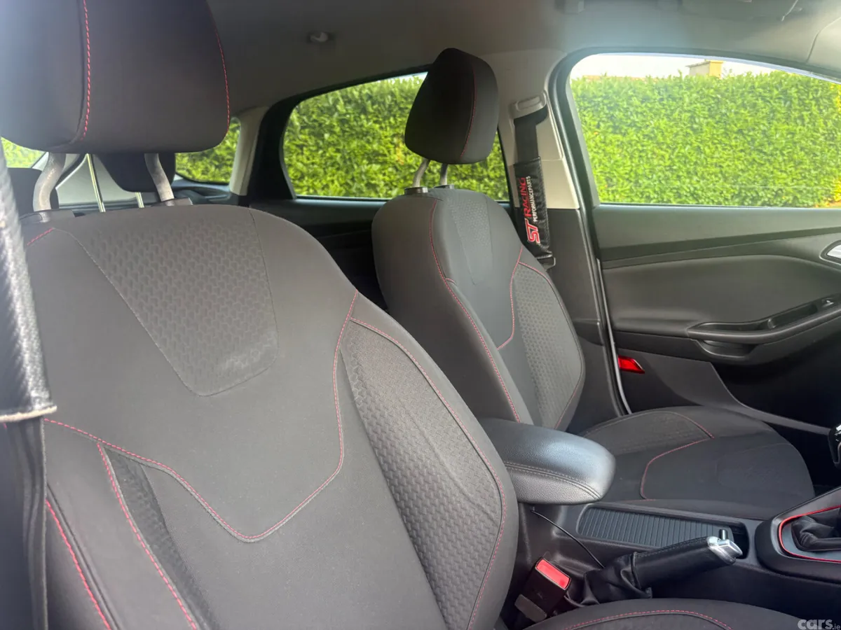 Ford Focus Hatchback, Diesel, 2015, White
