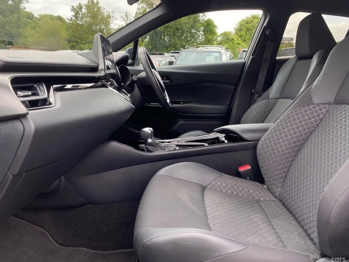 Toyota C-HR SUV, Petrol Hybrid, 2023, Grey
