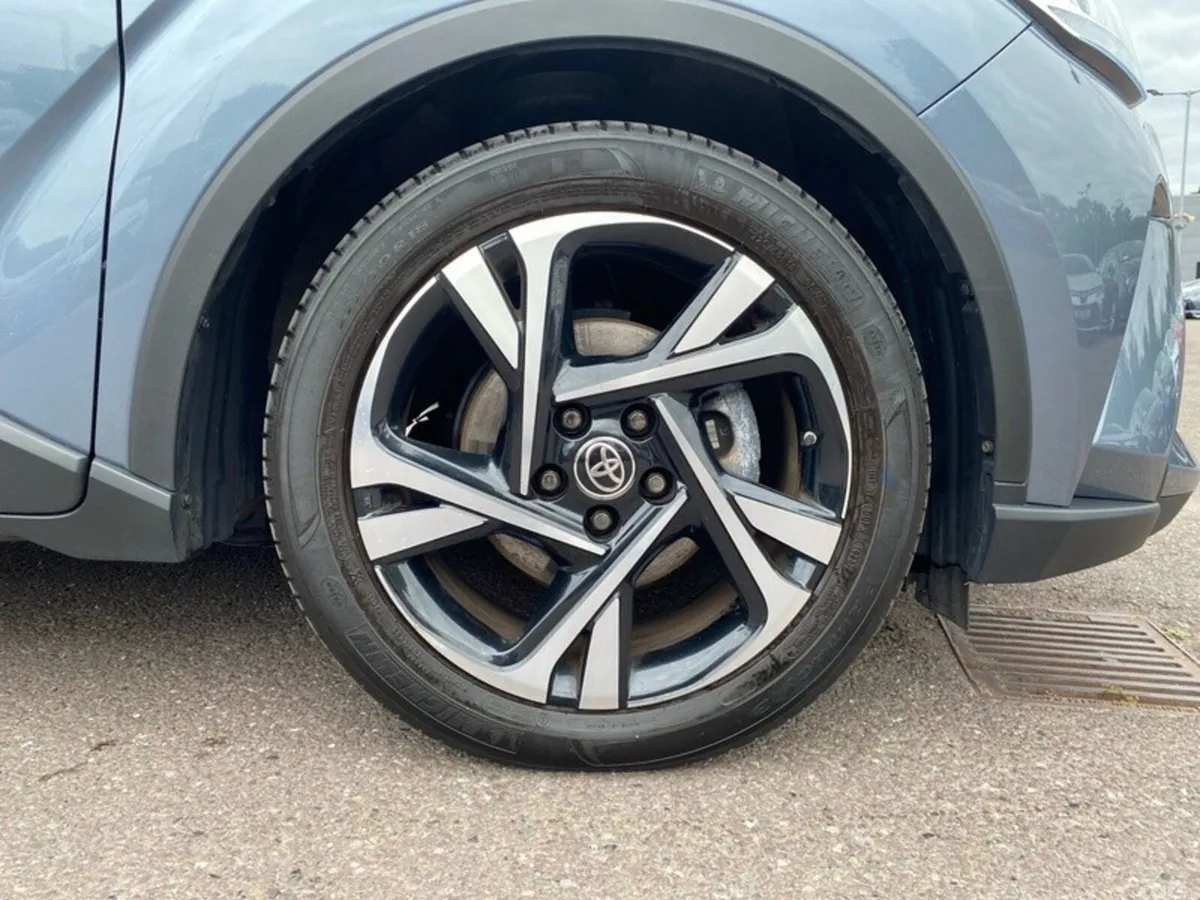 Toyota C-HR SUV, Petrol Hybrid, 2023, Grey