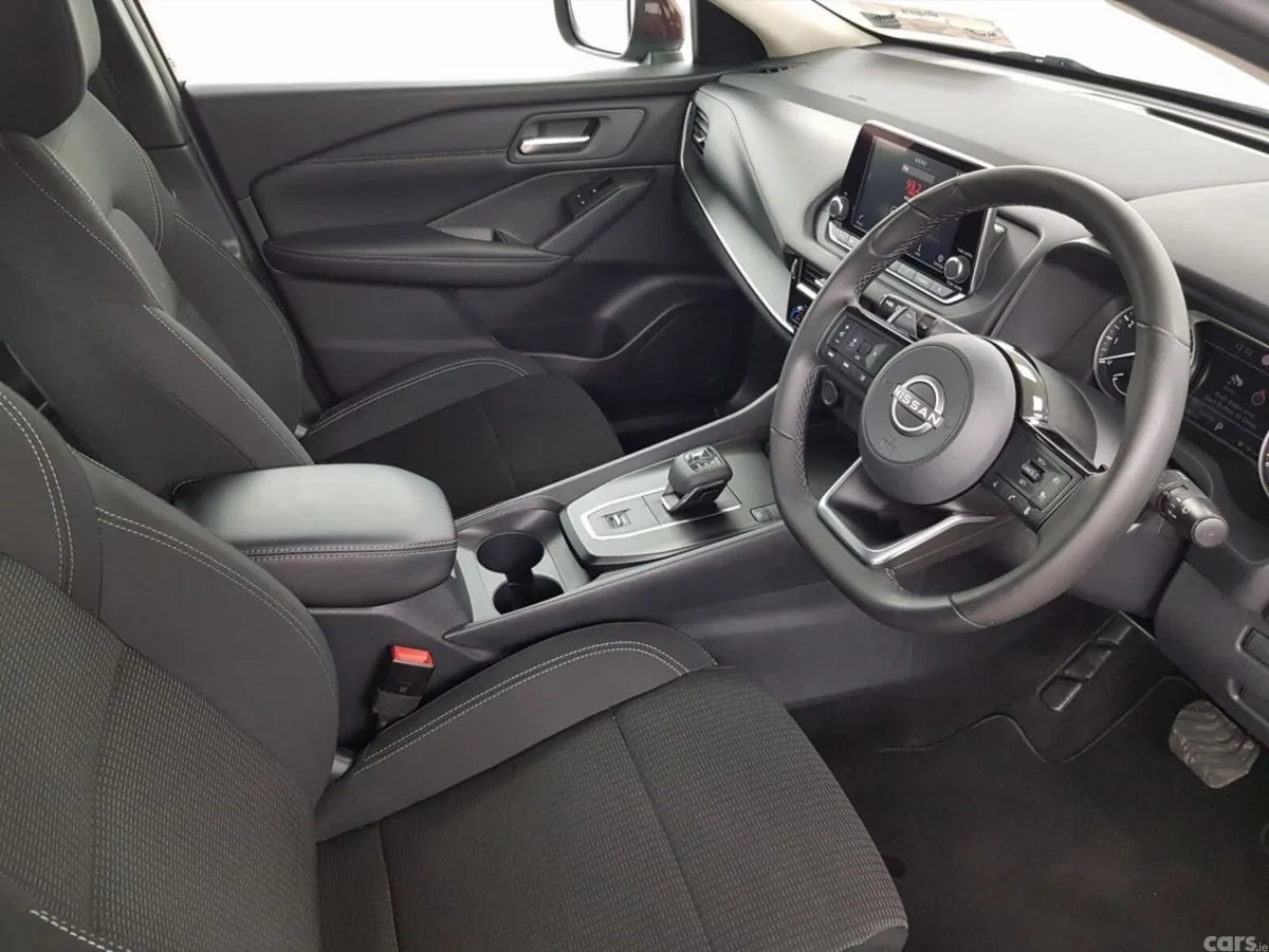 Nissan Qashqai MPV, Petrol Hybrid, 2024, Red