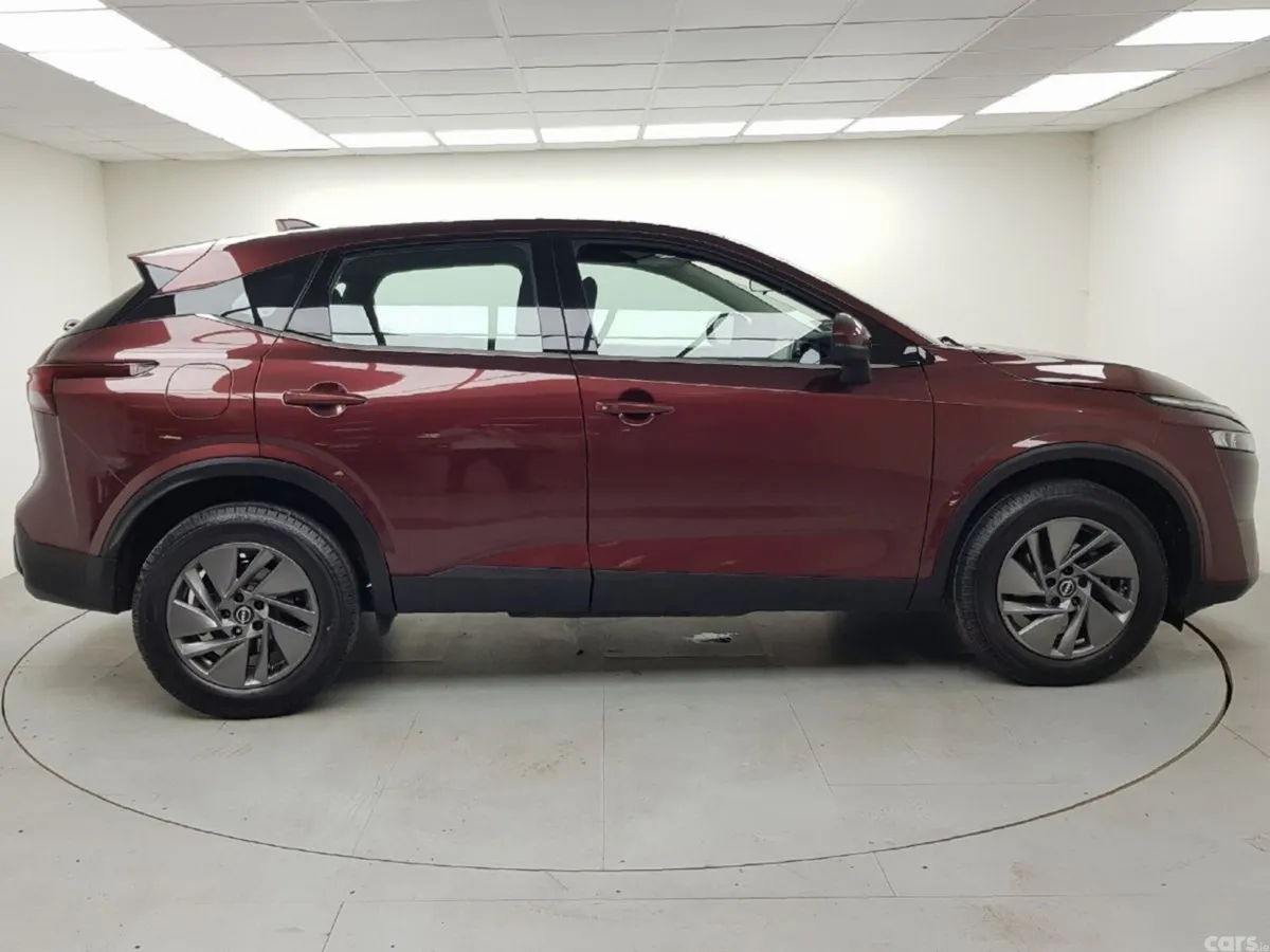 Nissan Qashqai MPV, Petrol Hybrid, 2024, Red
