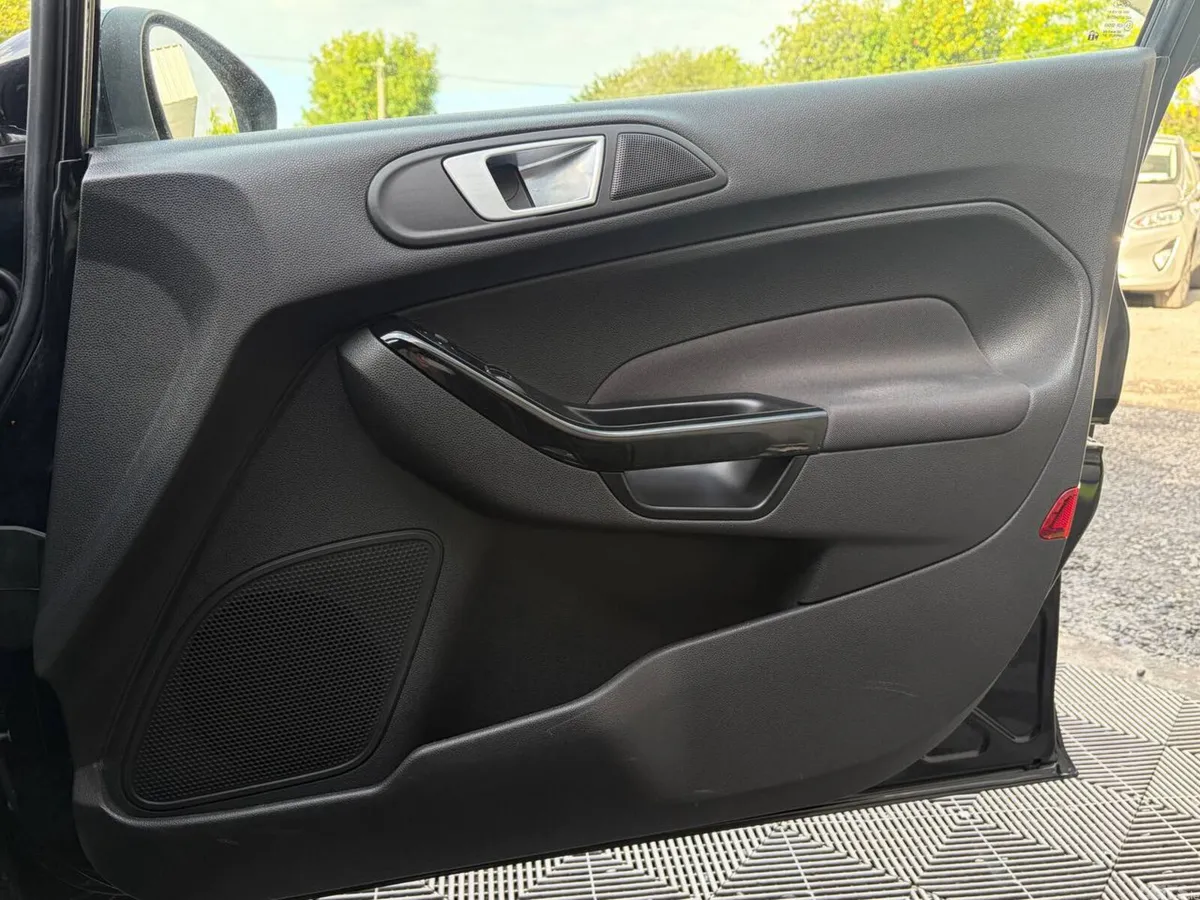 Ford Fiesta Hatchback, Petrol, 2015, Black