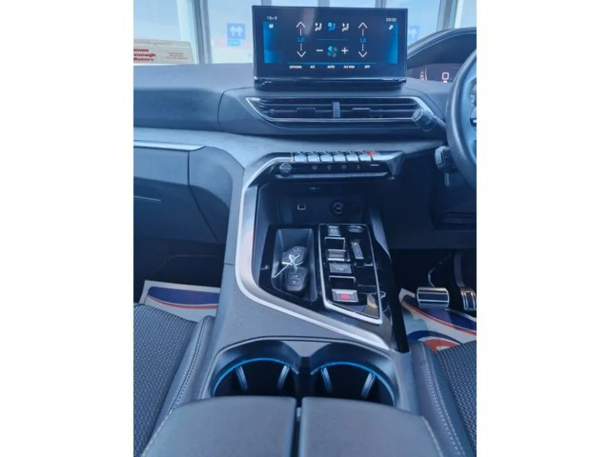 Peugeot 3008 MPV, Diesel, 2024, Grey