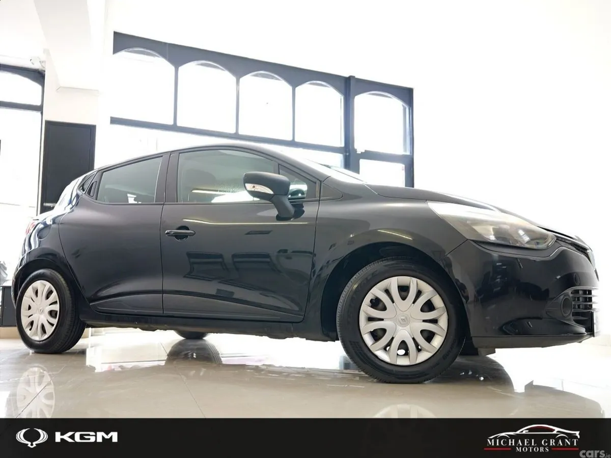Renault Clio Hatchback, Petrol, 2016, Black