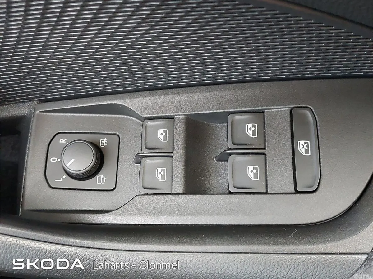 Skoda Octavia Saloon, Diesel, 2026, Silver