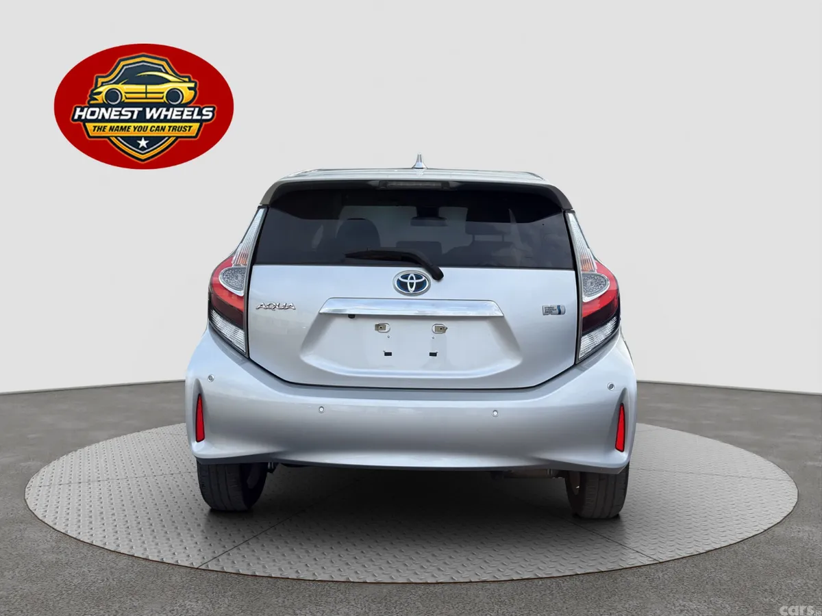 Toyota Aqua Hatchback, Petrol Hybrid, 2020, Silver