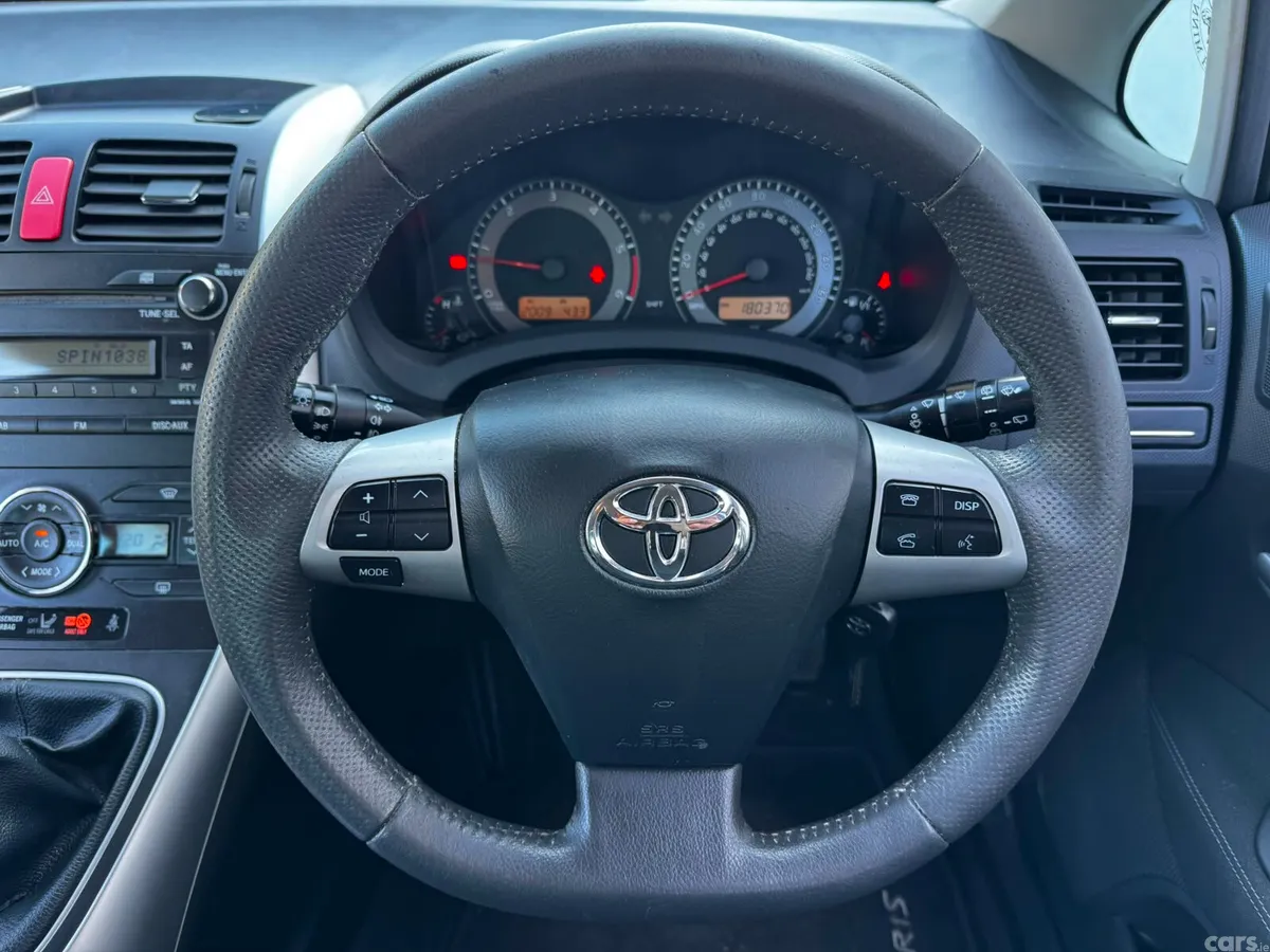 Toyota Auris Hatchback, Diesel, 2011, Grey