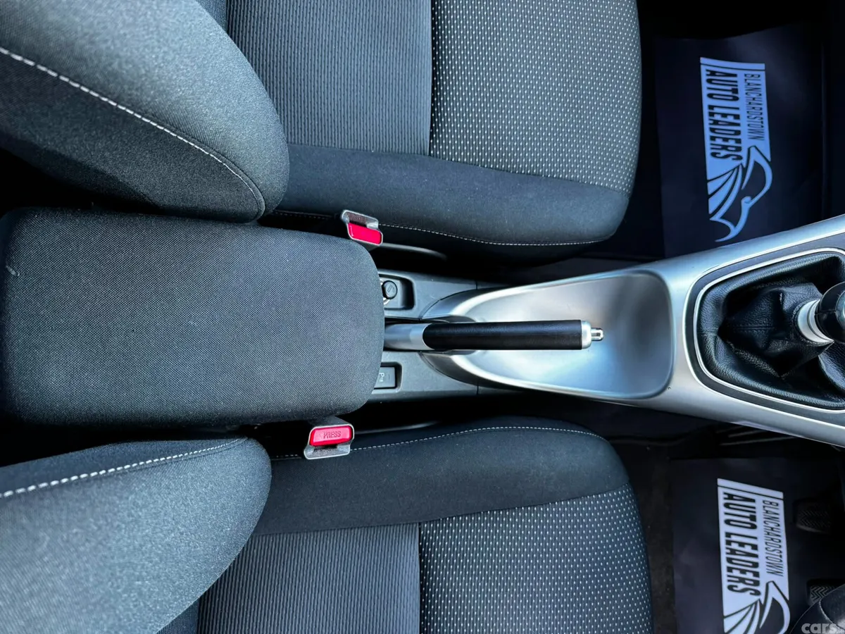 Toyota Auris Hatchback, Diesel, 2011, Grey