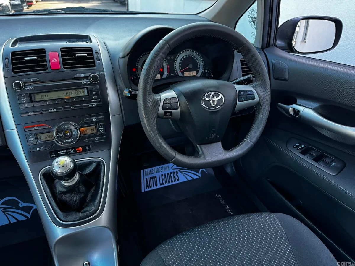 Toyota Auris Hatchback, Diesel, 2011, Grey