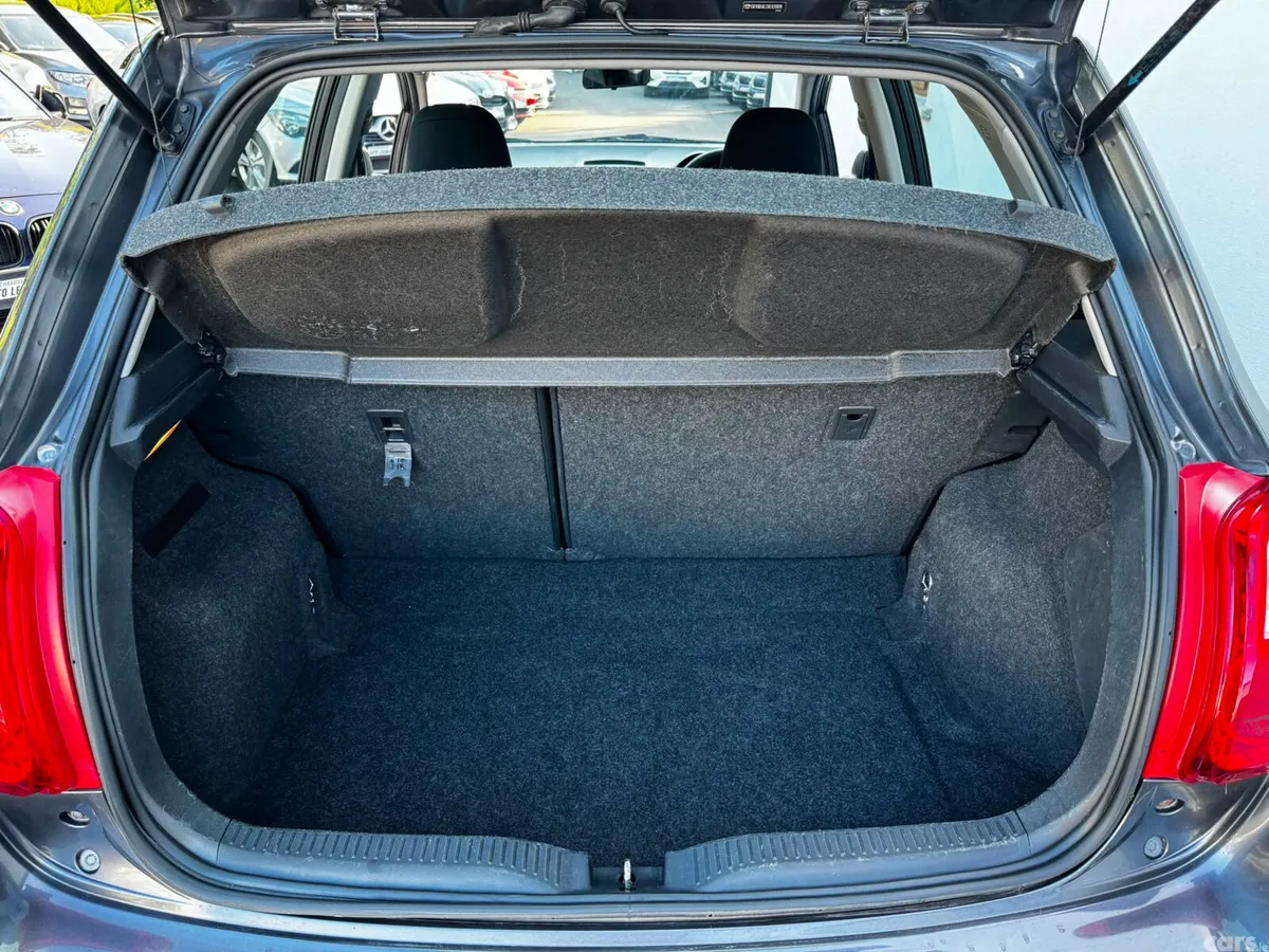 Toyota Auris Hatchback, Diesel, 2011, Grey