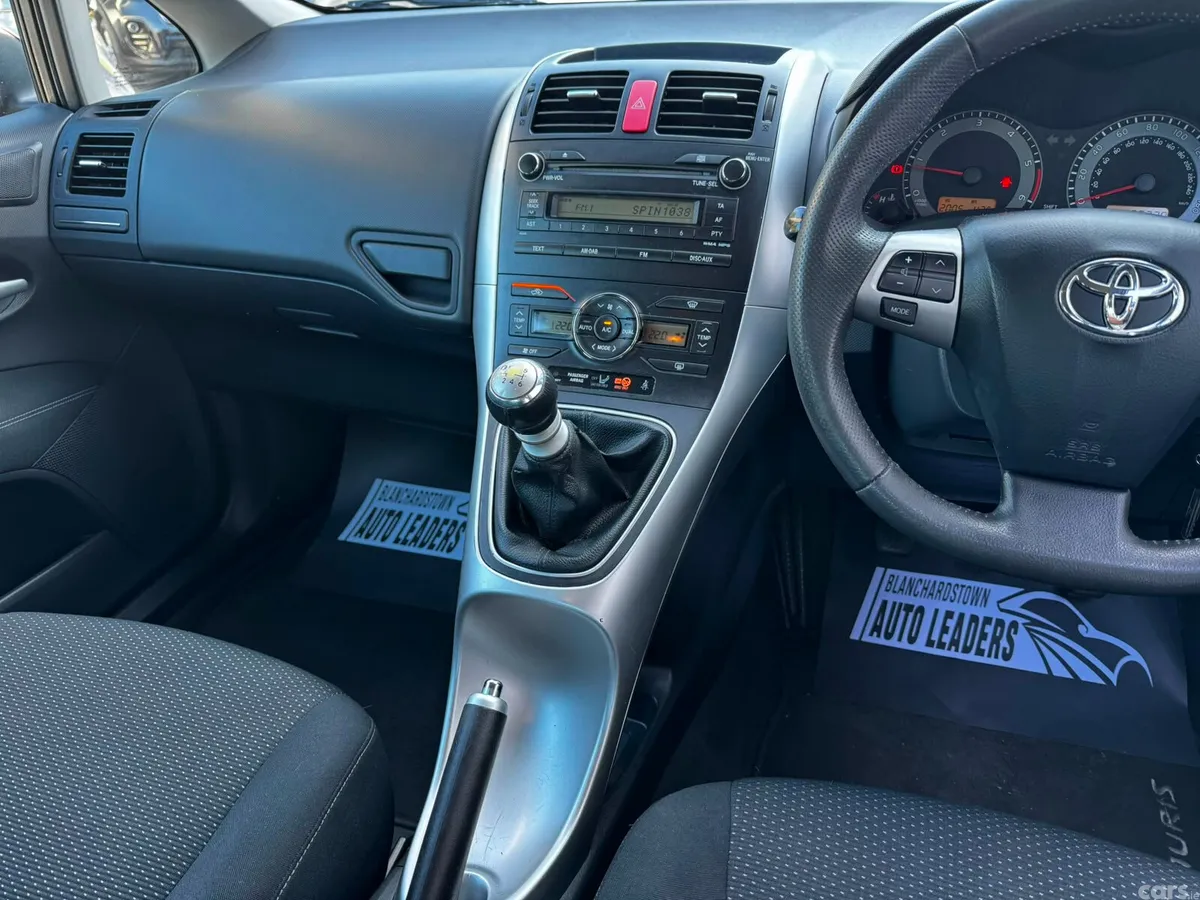 Toyota Auris Hatchback, Diesel, 2011, Grey