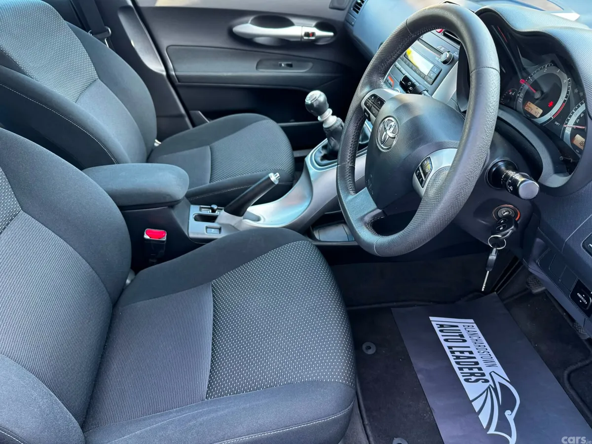 Toyota Auris Hatchback, Diesel, 2011, Grey