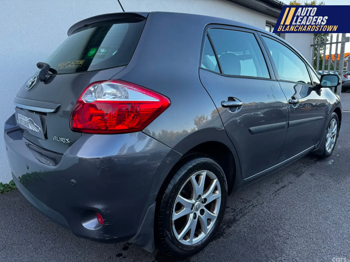 Toyota Auris Hatchback, Diesel, 2011, Grey