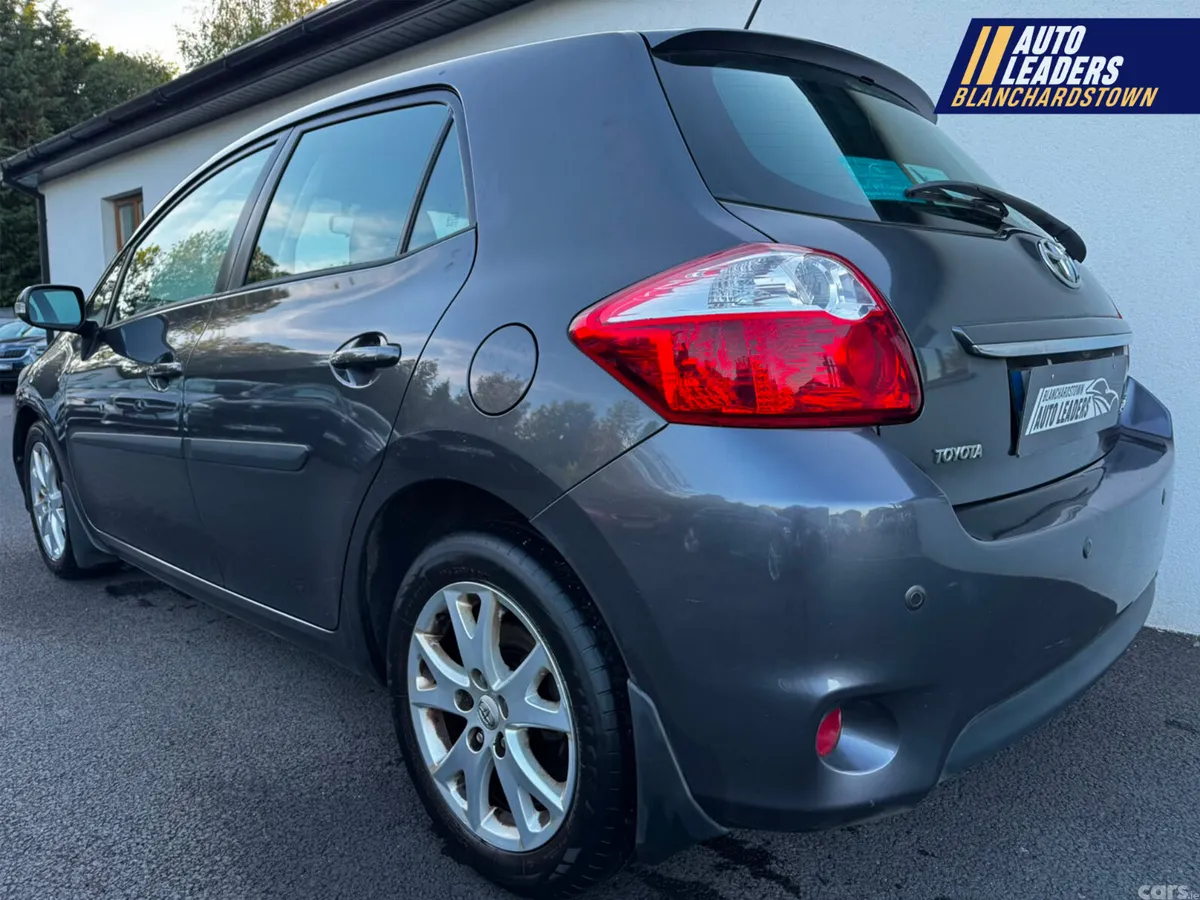 Toyota Auris Hatchback, Diesel, 2011, Grey