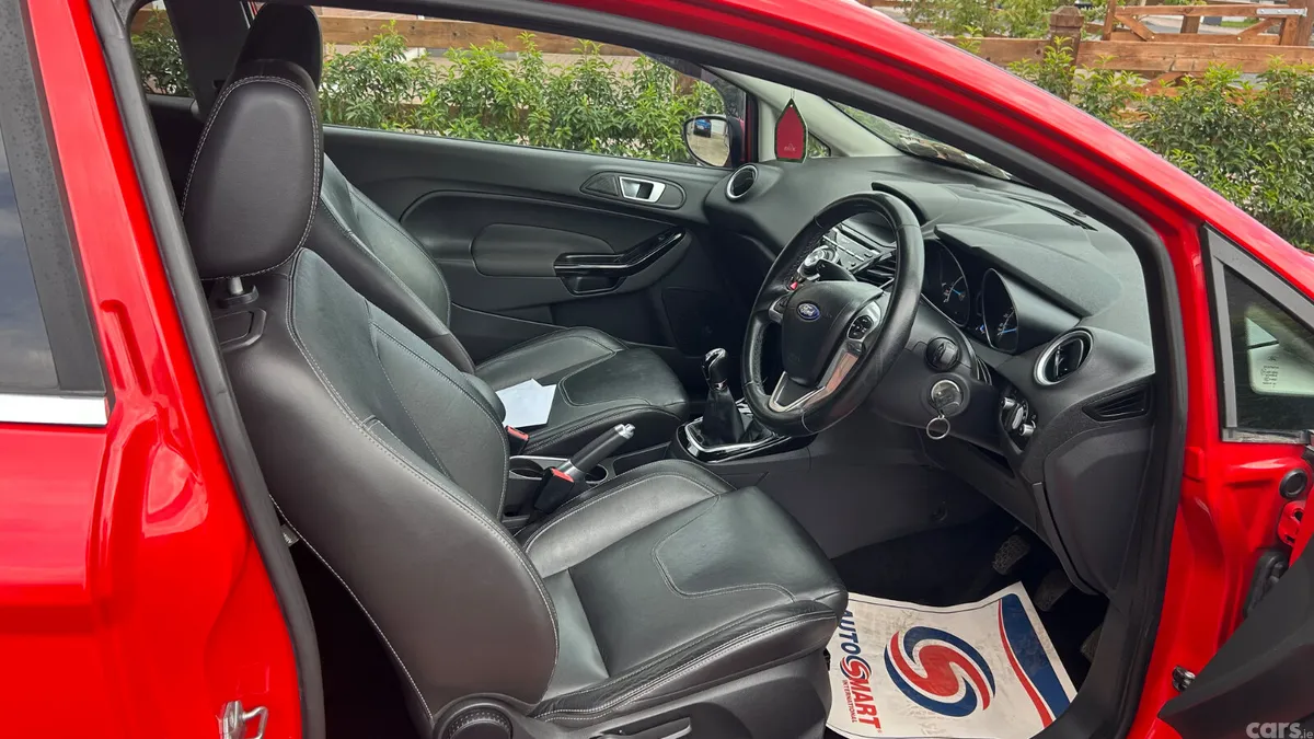 Ford Fiesta Hatchback, Diesel, 2013, Red