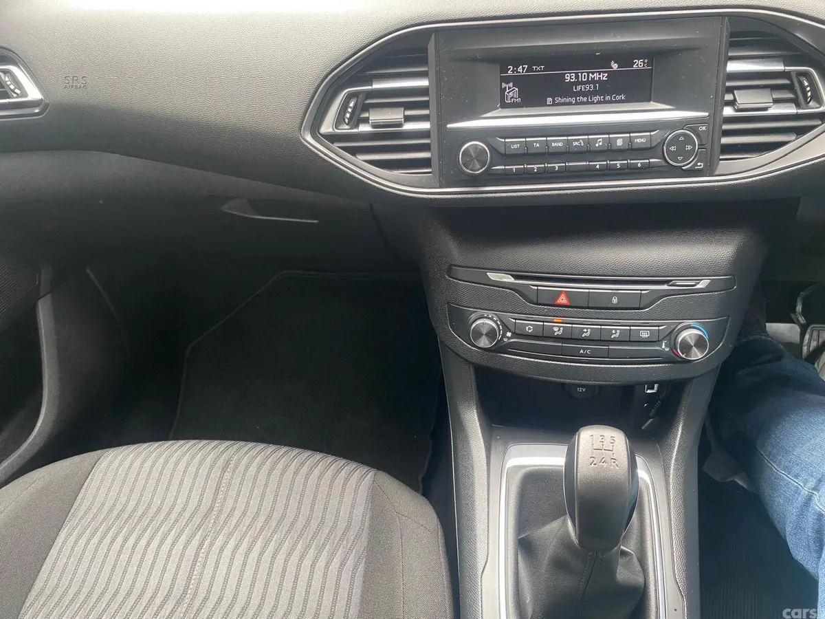 Peugeot 308 Hatchback, Petrol, 2015, Black