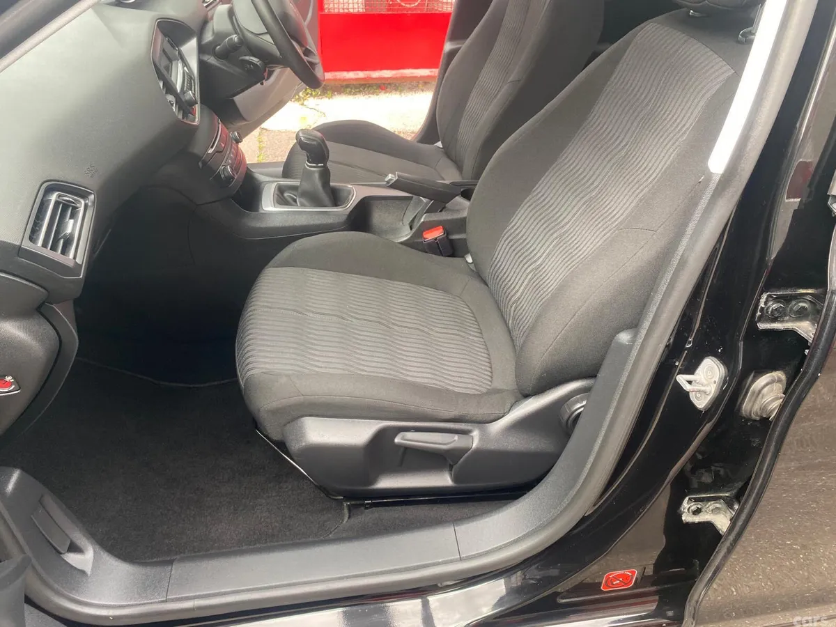 Peugeot 308 Hatchback, Petrol, 2015, Black