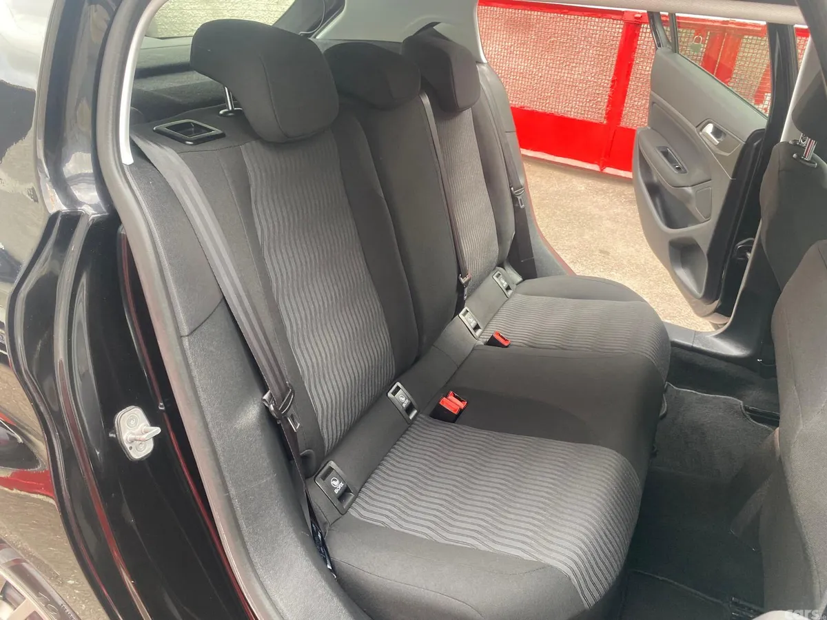 Peugeot 308 Hatchback, Petrol, 2015, Black