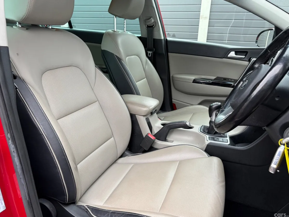 Kia Sportage MPV, Diesel, 2020, Red