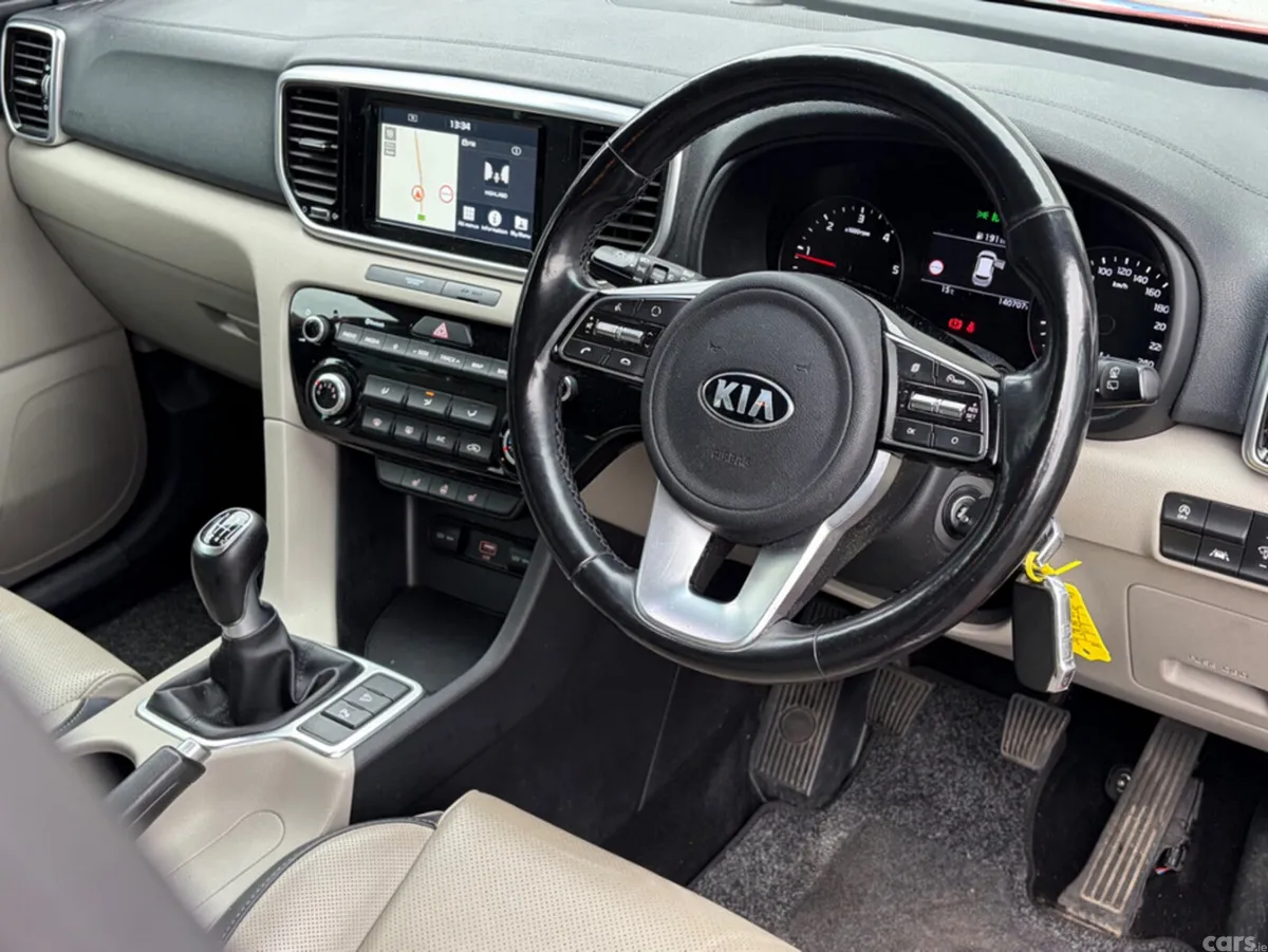 Kia Sportage MPV, Diesel, 2020, Red