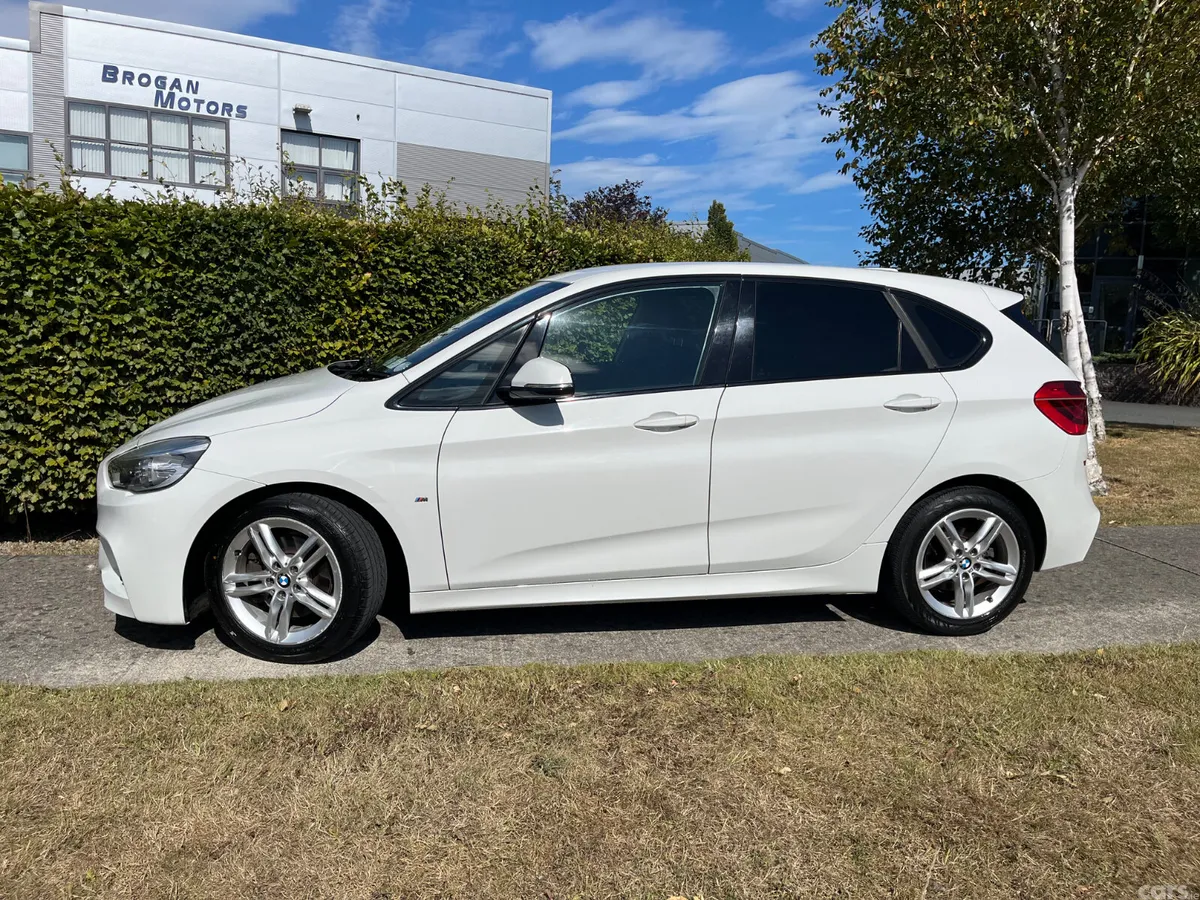 BMW 2-Series Hatchback, Petrol, 2016, White