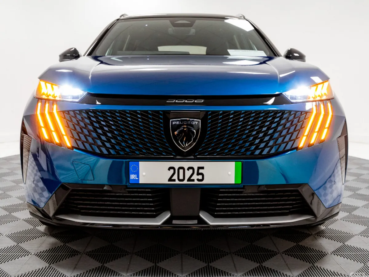 Peugeot 5008 SUV, Electric, 2025, Blue