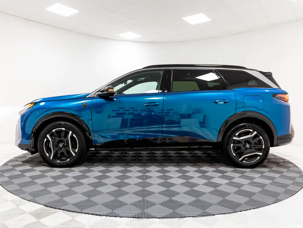 Peugeot 5008 SUV, Electric, 2025, Blue