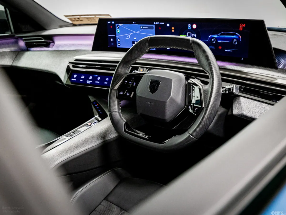 Peugeot 5008 SUV, Electric, 2025, Blue