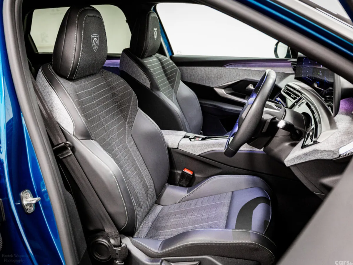 Peugeot 5008 SUV, Electric, 2025, Blue