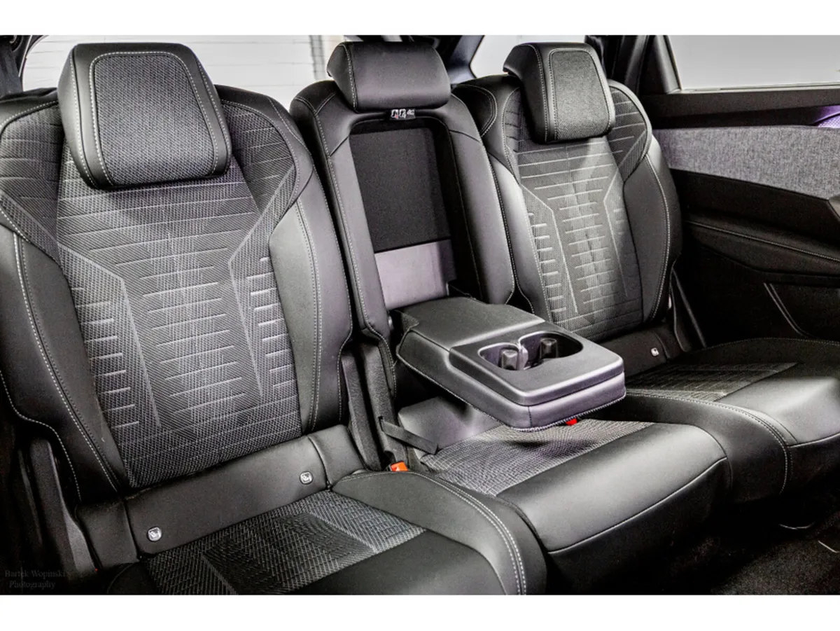 Peugeot 5008 SUV, Electric, 2025, Blue