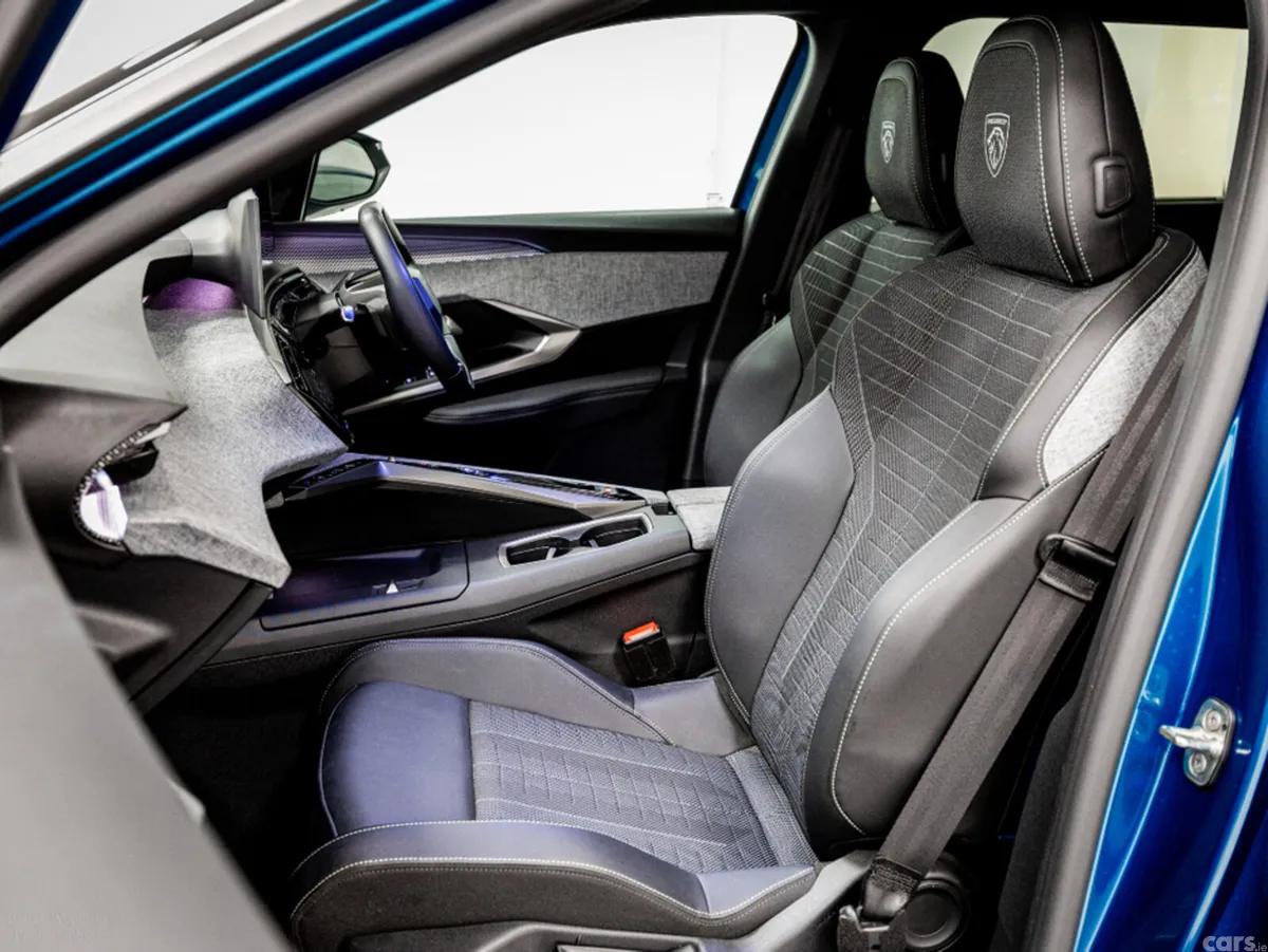 Peugeot 5008 SUV, Electric, 2025, Blue