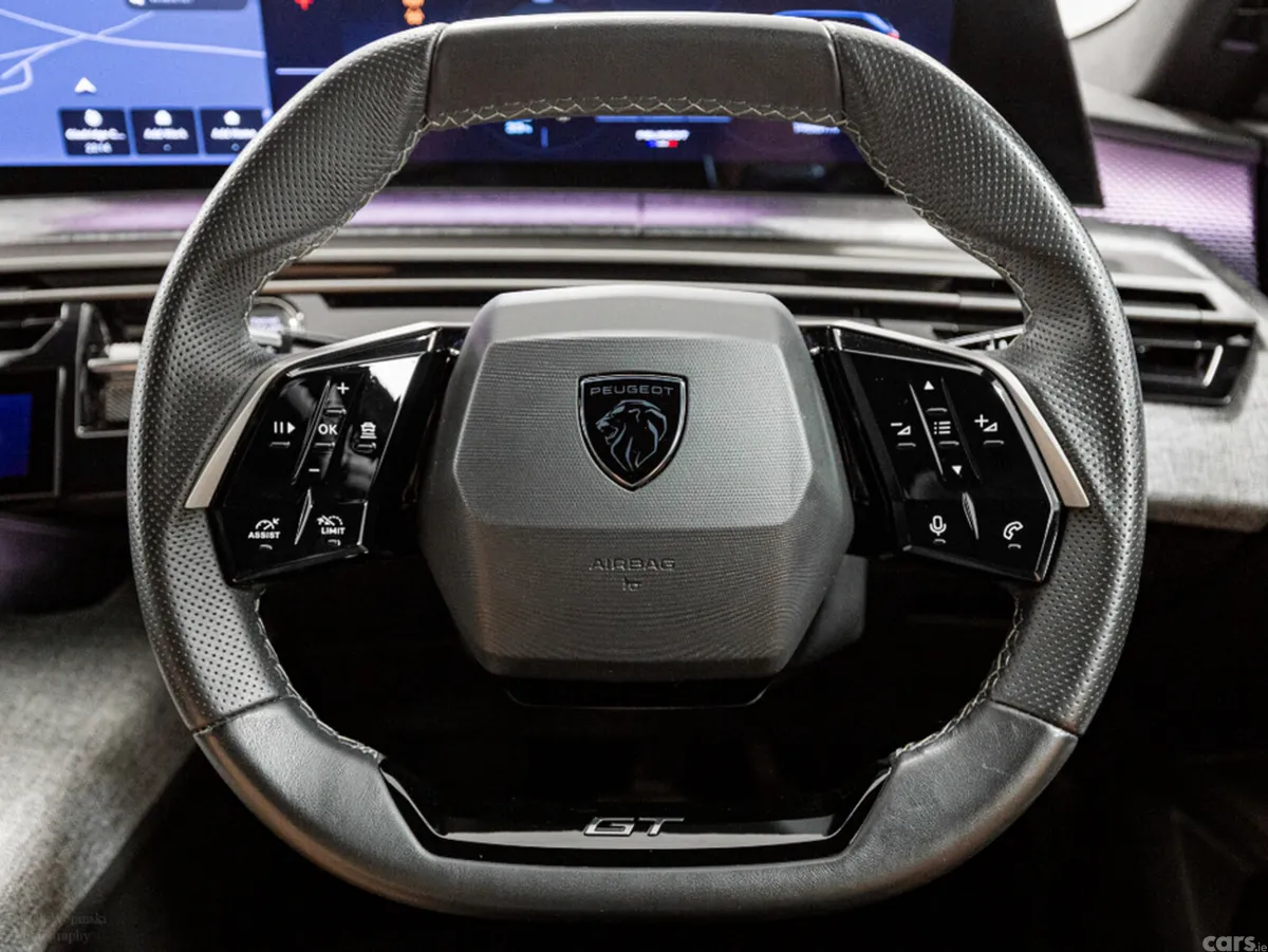 Peugeot 5008 SUV, Electric, 2025, Blue