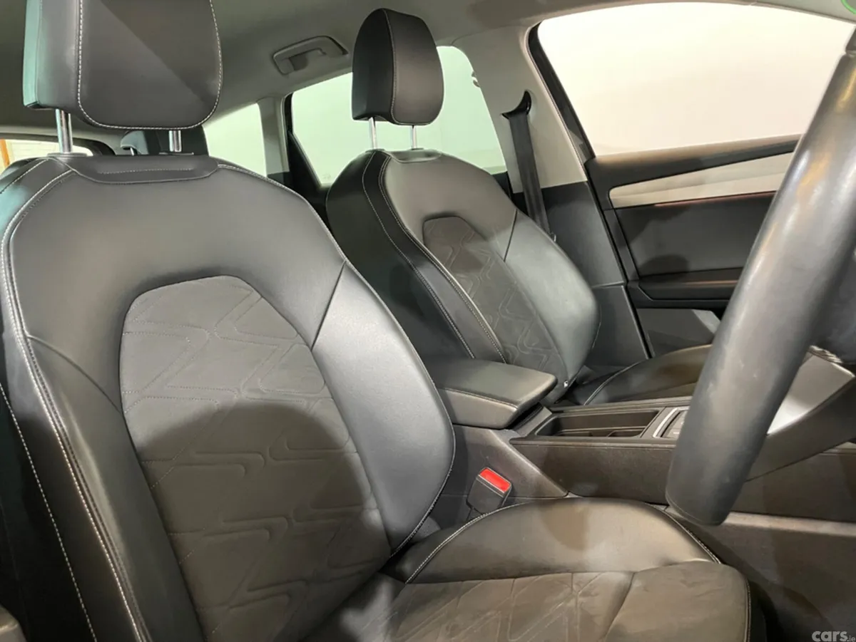 SEAT Leon Hatchback, Diesel, 2022, Black