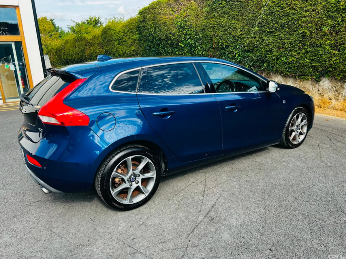 Volvo V40 Hatchback, Petrol, 2015, Blue