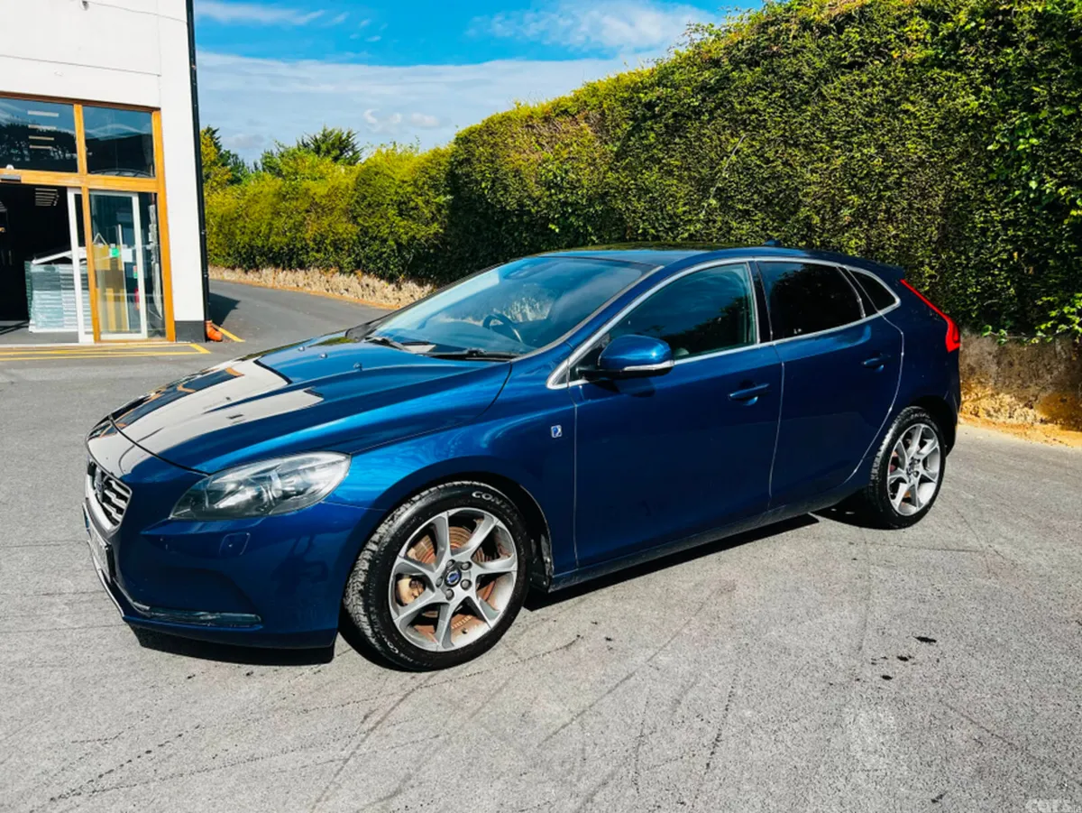 Volvo V40 Hatchback, Petrol, 2015, Blue